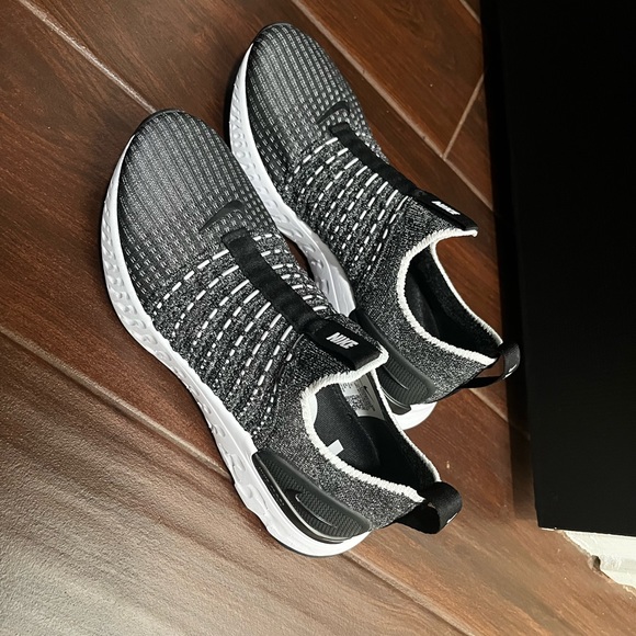 Nike women size 6 - Picture 5 of 5